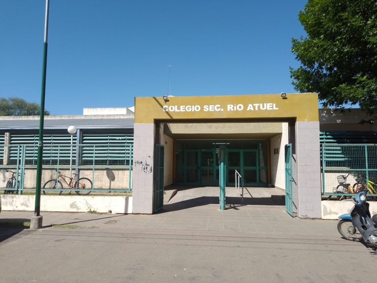 El Colegio Río Atuel celebra sus bodas de plata agasajando a los directivos que pasaron por la institución 