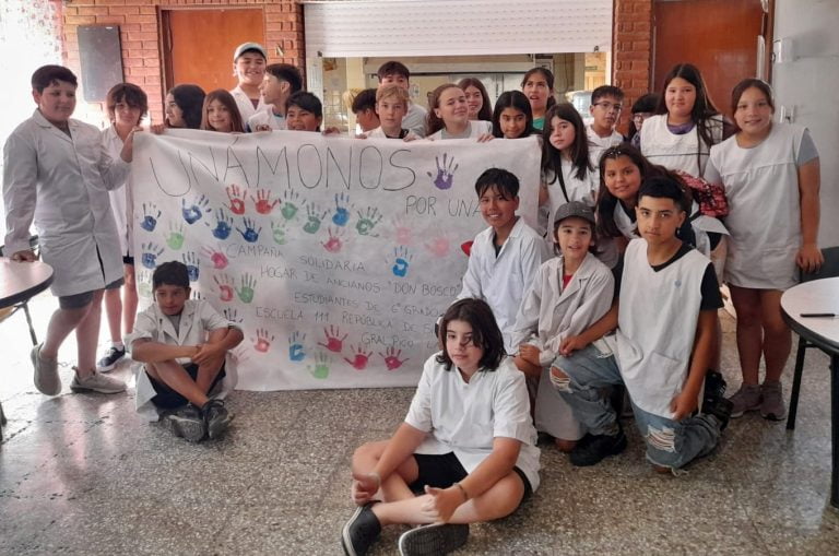 Hermoso gesto de alumnos de 6to Grado de la Escuela N° 111 al visitar el hogar “Don Bosco”