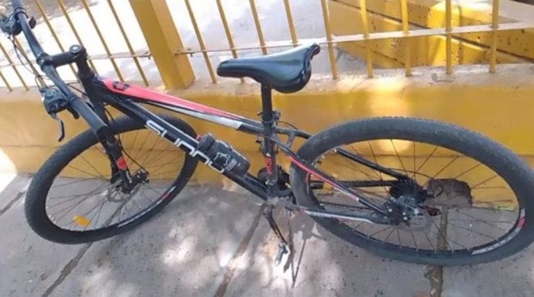 Vecino piquense sigue buscando una bicicleta robada en el barrio San Etelvino