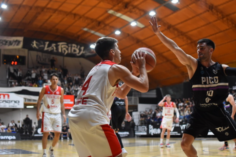 Pico FBC ilusiona a su gente con otra gran victoria en el Parque Larrea