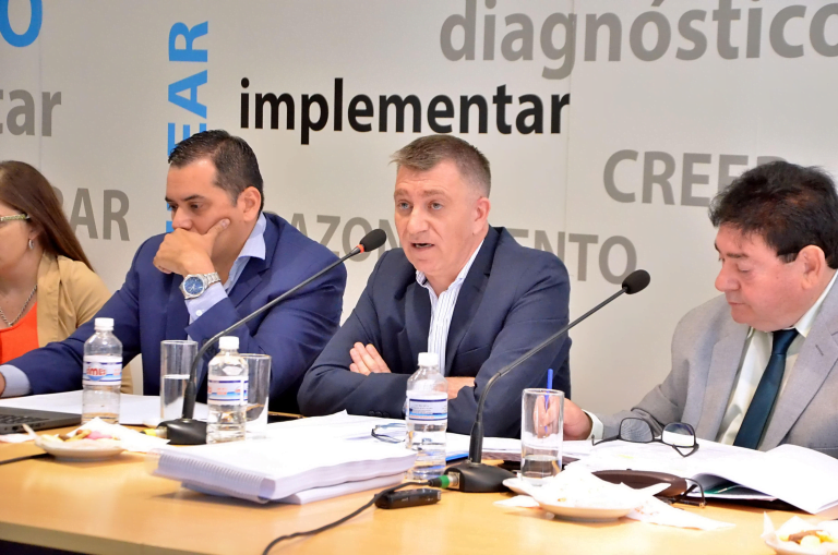Con la intención de reinstalar el Impuesto a la Ganancia por parte de Nación, el ministro de hacienda pampeano criticó: “se castiga a los trabajadores haciéndolos tributar”