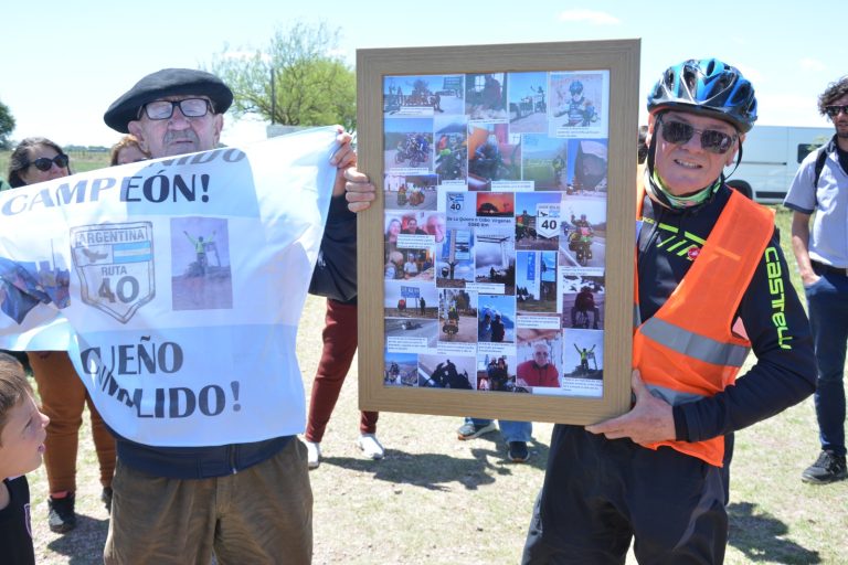 ¡Bienvenido Gabriel! El ciclista piquense que recorrió la Ruta 40 llegó a la ciudad: “Hay que tener una fuerza de voluntad muy importante”