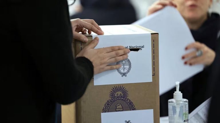 Balotaje 2023: ya se escrutó el 73 por ciento del padrón nacional y se esperan los resultados
