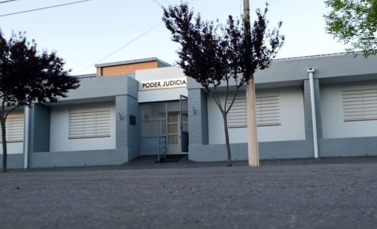 Condenaron a dos hombres por violencia de género: seis meses de cumplimiento efectivo y un año en suspenso