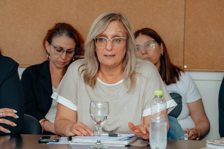 “Vamos a seguir defendiendo los derechos de los trabajadores y continuar con el trabajo colectivo de lucha para defender siempre la escuela pública como un derecho social”, aseguró Rosana Gugliara
