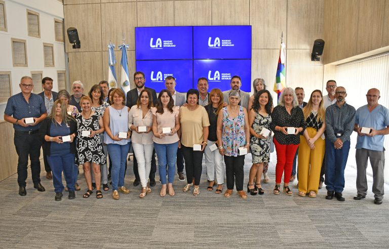 El Gobierno provincial reconoció a 26 agentes de la Administración Pública Provincial que cumplieron 25 años de servicio