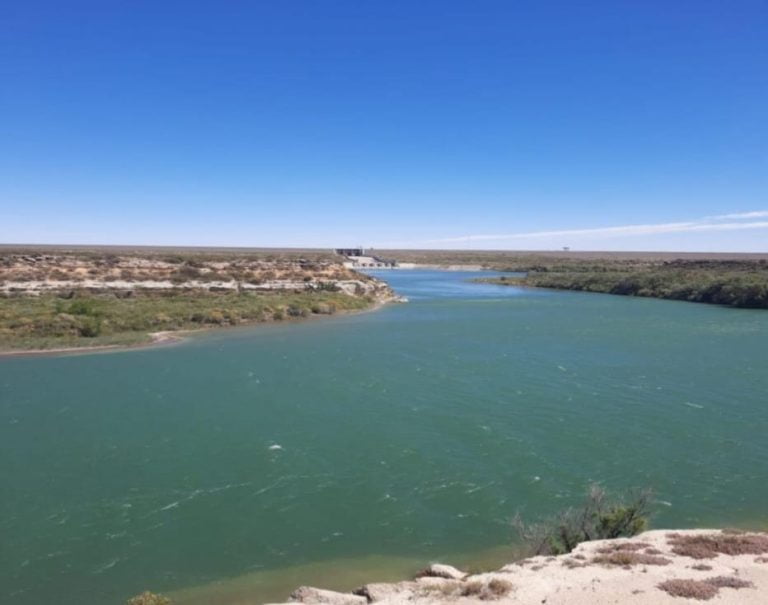 Aumento del caudal del Río Colorado en Buta Ranquil: prevención y monitoreo continuo