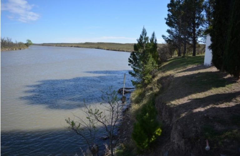 Reducción de erogación en Casa de Piedra por lluvias y acuerdo interprovincial