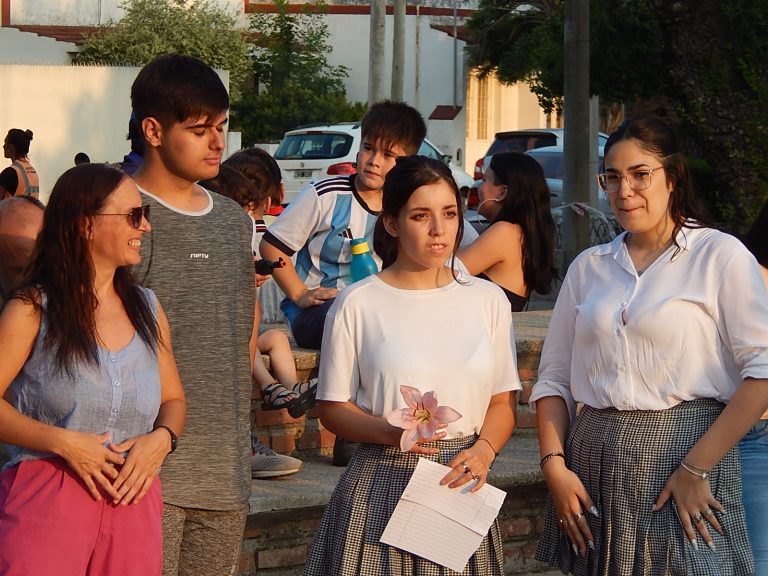 Estudiantes del Colegio Santa Inés transforman señalética escolar en proyecto inclusivo para la ciudad