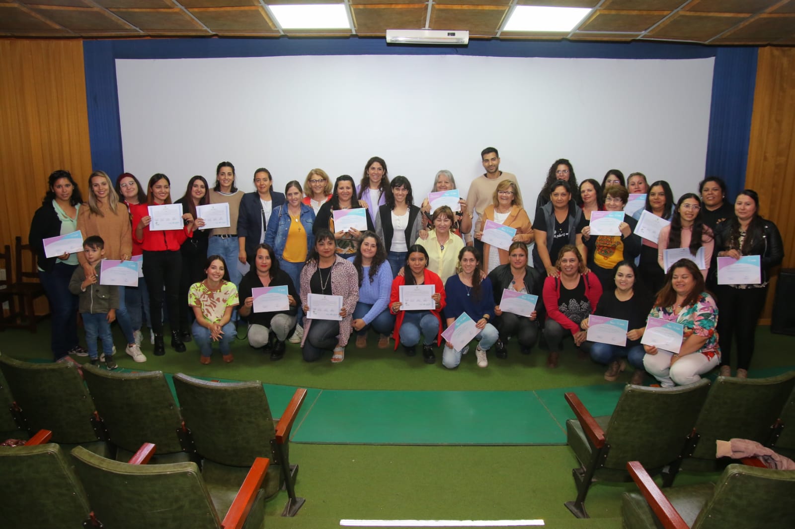 El municipio piquense celebra la culminación de 14 cursos laborales con entrega de diplomas y kits de herramientas