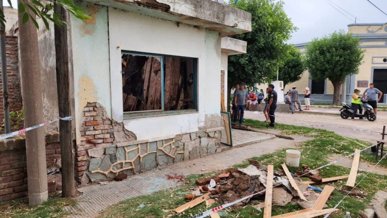 A un vecino de Metileo se le cayó encima el techo de su vivienda y fue internado en Pico