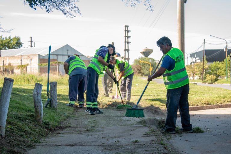 El municipio realizó una jornada integral de limpieza en barrio Malvinas