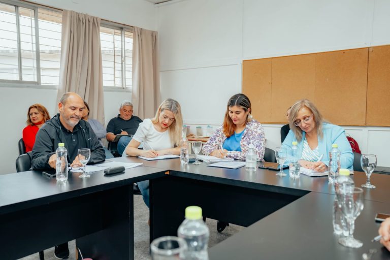 El gremio docente UTELPa rechazó la propuesta salarial y pidió de mejoras