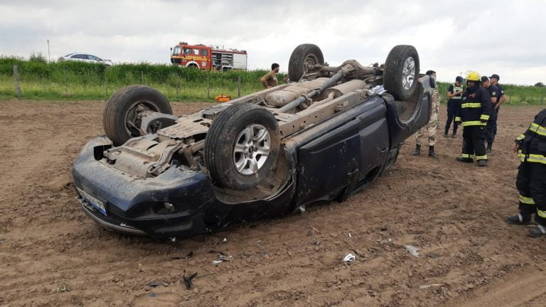 El presidente de la Comisión de Fomento de Falucho volcó en su camioneta y fue internado en terapia intensiva