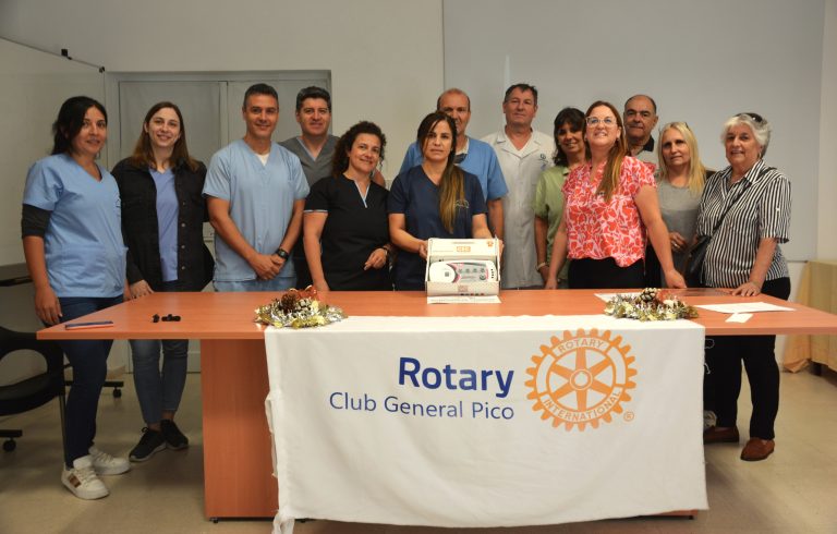 Donación de Rotary Club de un Electro-estimulador al hospital Gobernador Centeno