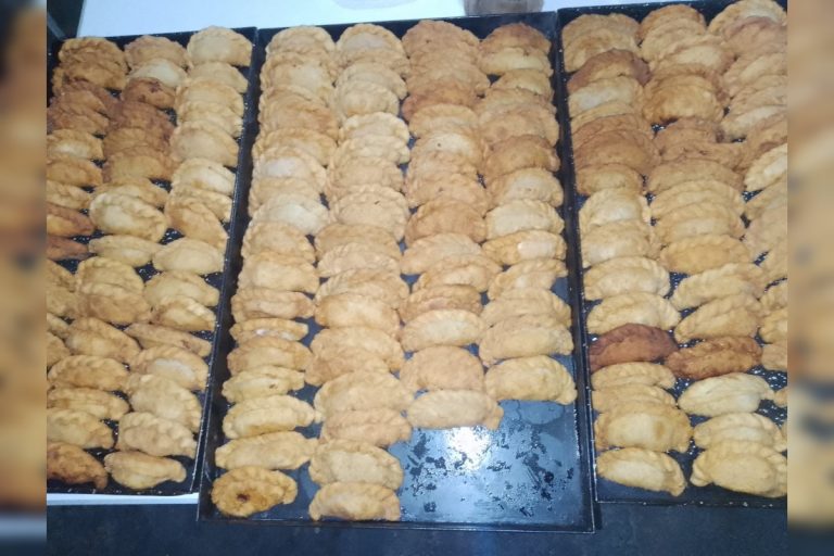 Más de 60 mujeres emprendedoras del barrio Federal se dedican a la costura y a la cocina