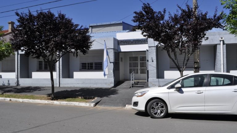 Condenan a un mecánico en Victorica por amenazar a otro hombre con un arma de fuego