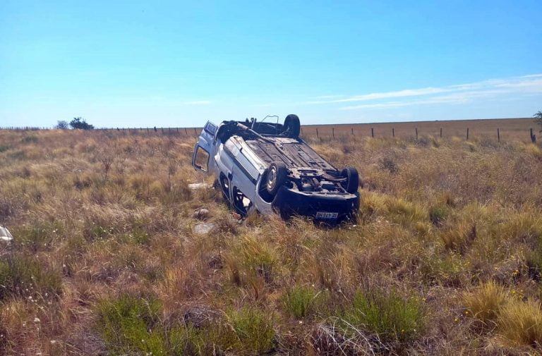 Trágico desenlace en ruta provincial 20: un muerto y una persona herida en vuelco fatal