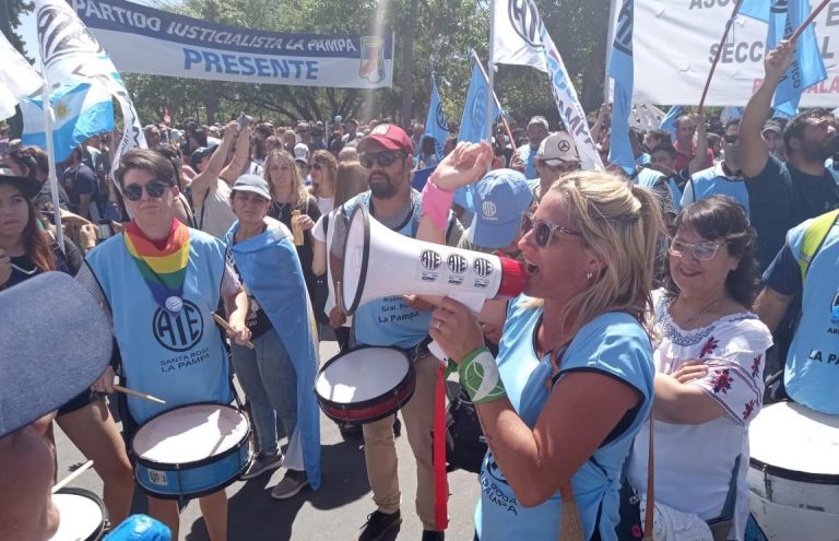 Una movilización que le dio músculo político a Ziliotto en su cruzada frente a Milei