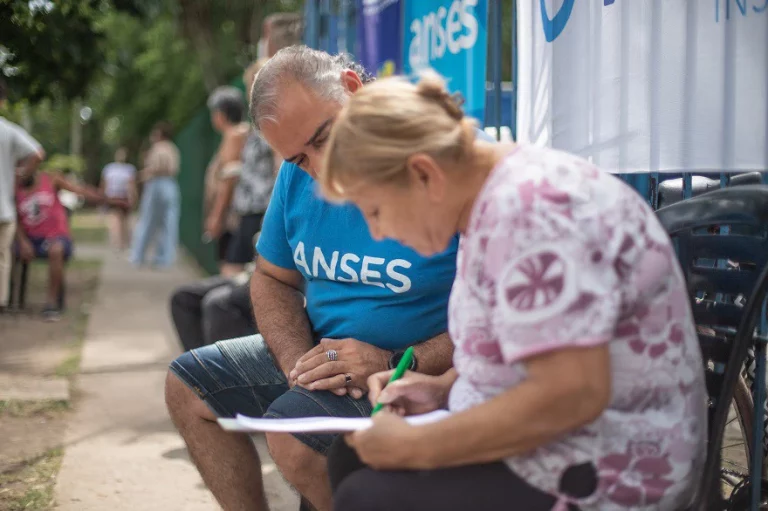 Nuevo bono a jubilados y pensionados en febrero: de cuánto es y cuáles son los requisitos para cobrarlo