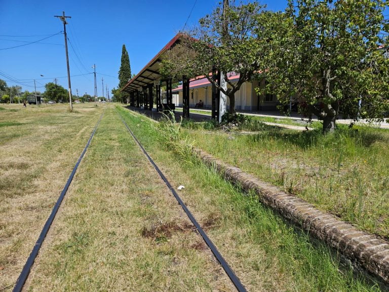 Un joven de 20 años sufrió gravísimas heridas tras el paso de una formación ferroviaria: el hecho está siendo investigado por la justicia