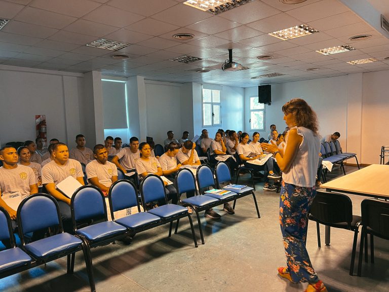Capacitan a aspirantes a policía de La Pampa en turismo y cultura para mejorar la experiencia turística
