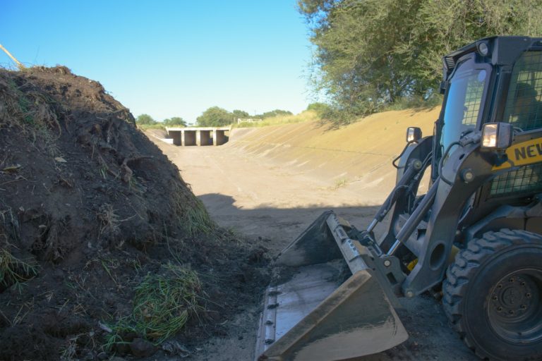General Pico intensifica mantenimiento de canales y desagües para prevenir inundaciones