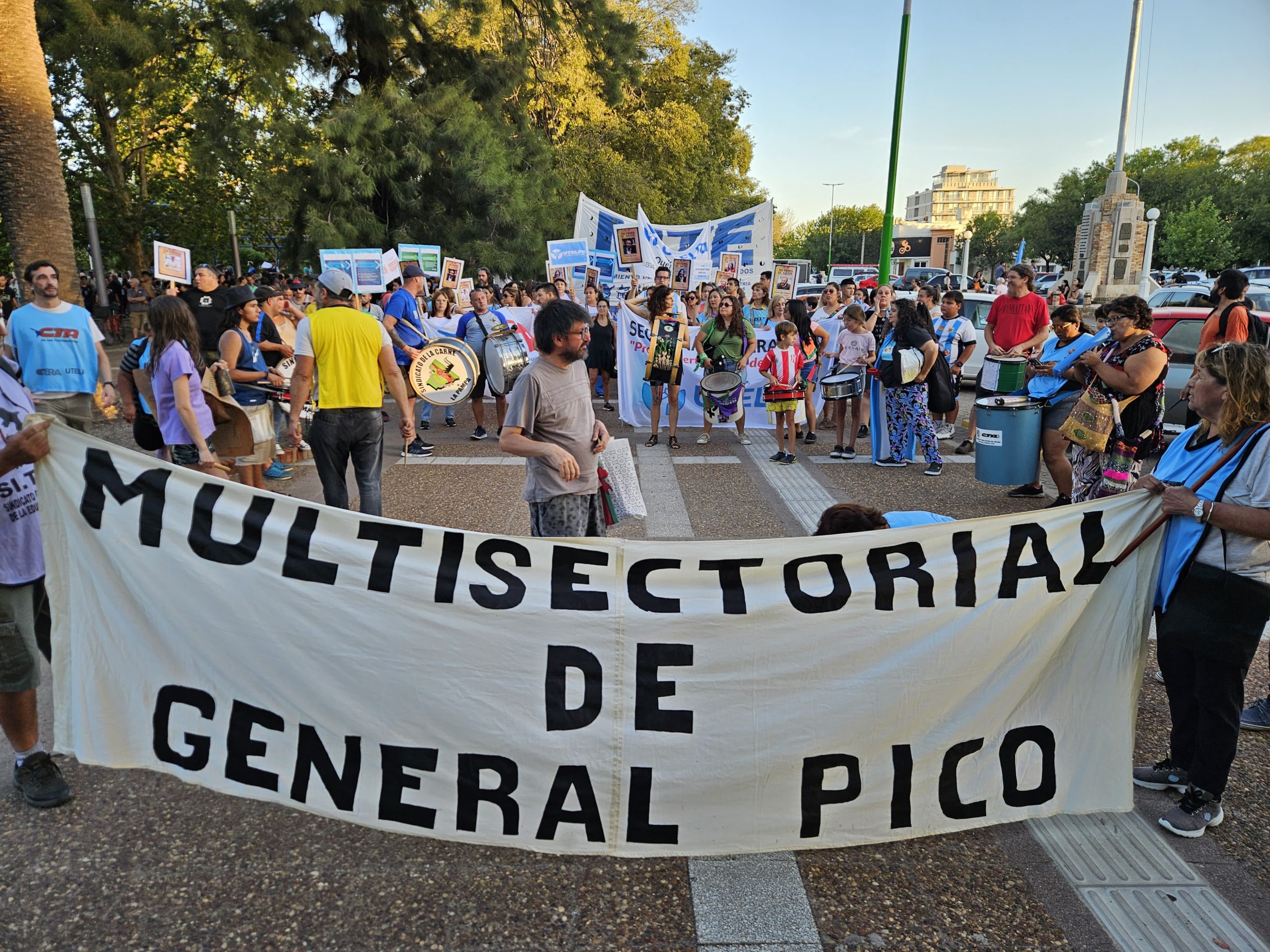 Manifestación en General Pico contra el DNU y la Ley Ómnibus