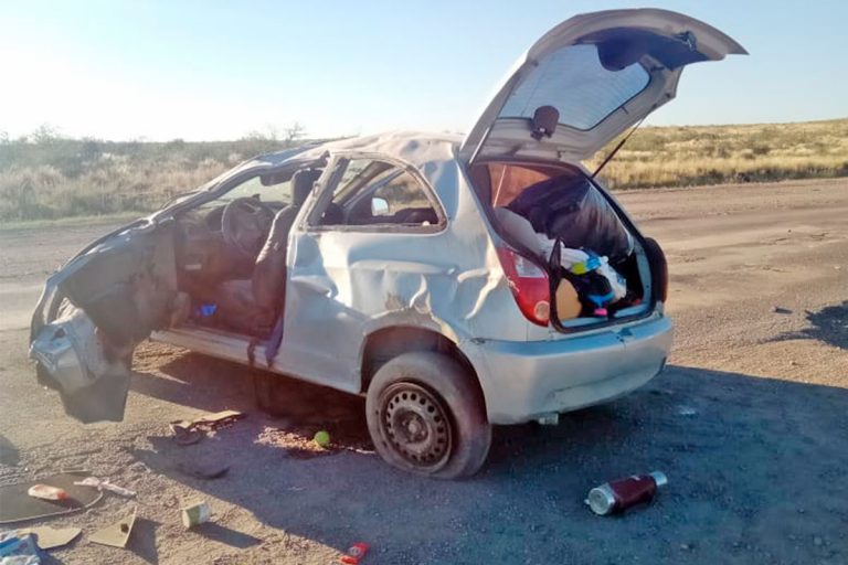 Vuelco en la Ruta 152 cerca de las Sierras del Parque Nacional Lihuel Calel: una familia resultó herida