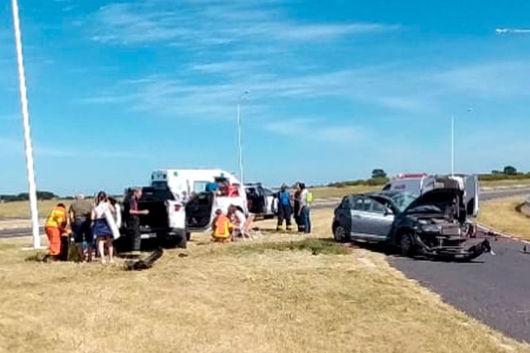 Accidente Fatal en cruce de rutas 7 y 10: una persona murió y hay siete heridos