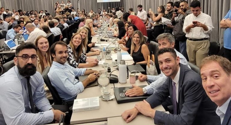 “En medio de estos desafíos vemos cómo la máquina de impedir se reactivó: a veces se llama ‘club del helicóptero’, otras ‘paro general’”, expresaron los diputados Maquieyra y Ardohain