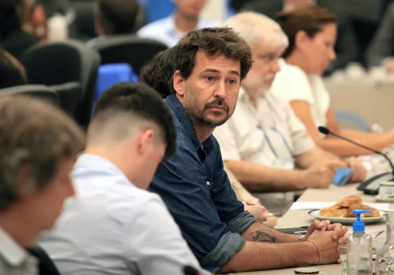 Santiago Mitre, director de ‘Argentina 1985’: “El cine no pide plata, pide que se mantenga la ley que le permite autofinanciarse”