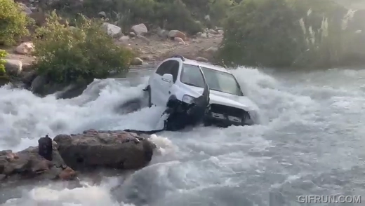 Una turista murió tras caer con su vehículo a un arroyo en Mendoza