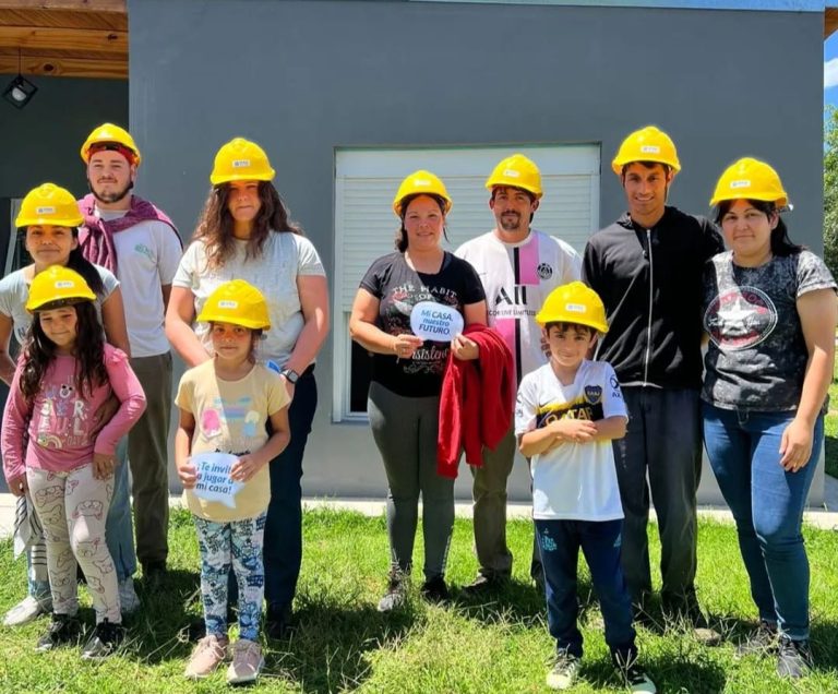 Agustoni: familias beneficiarias comenzaron a ocupar las nuevas viviendas