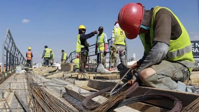 Oficializaron la suba del salario mínimo a $180.000 en febrero y $202.800 desde marzo