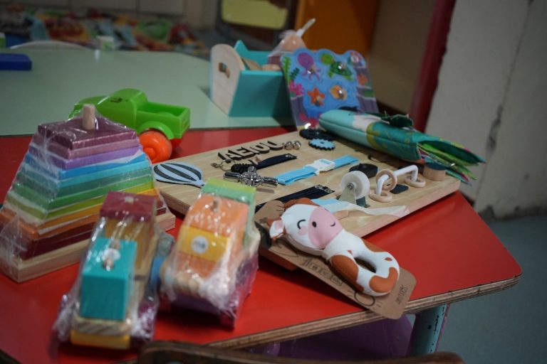 Entregaron material didáctico y juguetes en el CDI Frutillitas