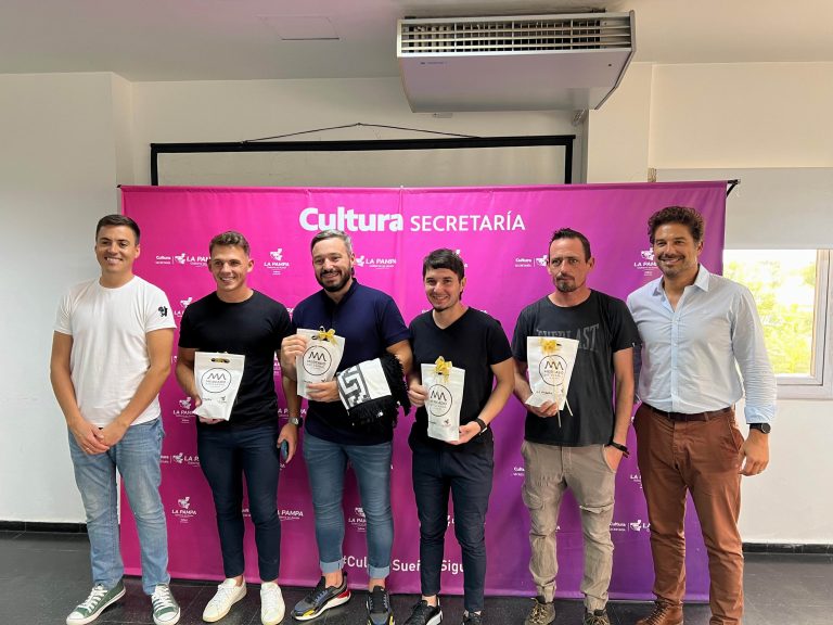 Artistas pampeanos que fueron premiados en Cosquín recibieron su reconocimiento en la Secretaría de Cultura