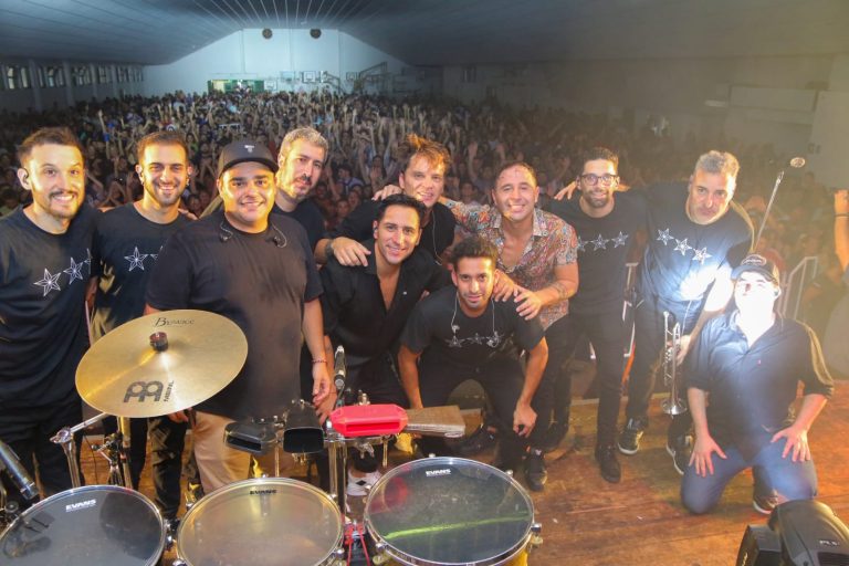 Los Totora pusieron toda su onda y Ferro vibró con su cumbia platense