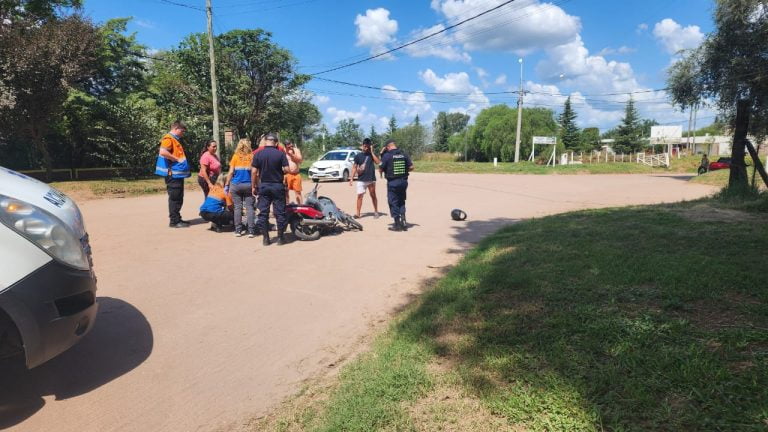 Dos personas sufrieron lesiones leves en un nuevo accidente entre una camioneta y una moto en el barrio Sur