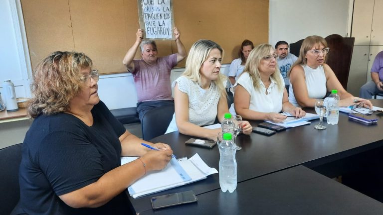 Inicio de clases en riesgo: la negativa del gobierno a financiar incentivos docentes y comedores escolares amenaza la educación