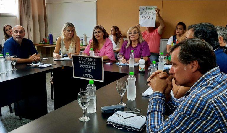 Oficial: el Gobierno ofreció un 20% de aumento a los estatales de La Pampa