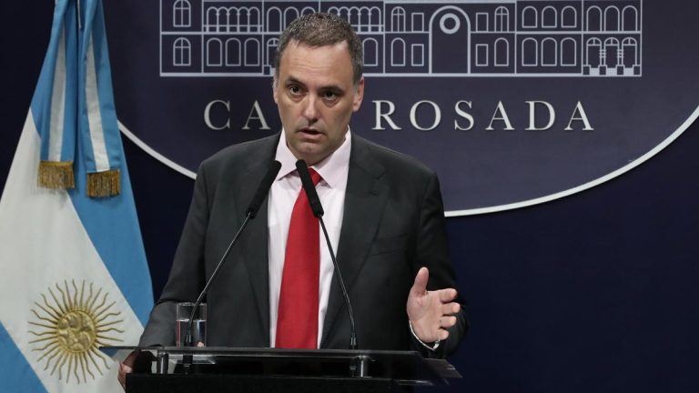 El Gobierno decidió el “cierre definitivo del INADI”, anunció Adorni