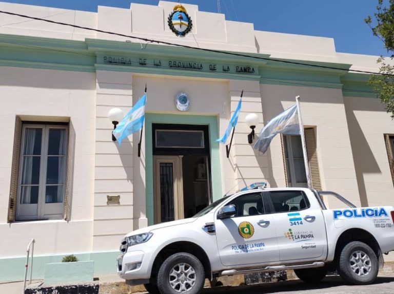 General Acha: denunciaron a un hombre por violencia, se atrincheró y amenazó con autolastimarse