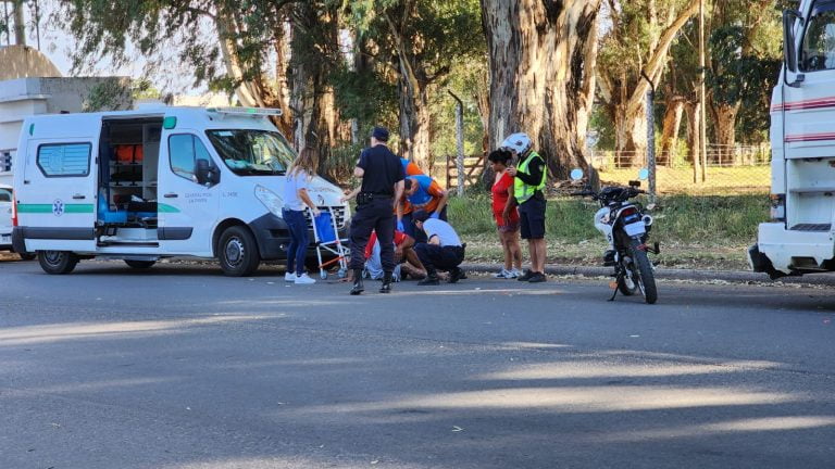 Un camionero fue atropellado al descender del rodado. El automovilista se dio a la fuga