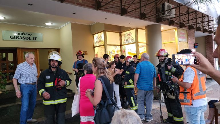 Una pastilla de Gamexan asustó a los vecinos de un edificio céntrico: Bomberos inspeccionaron y llevaron calma