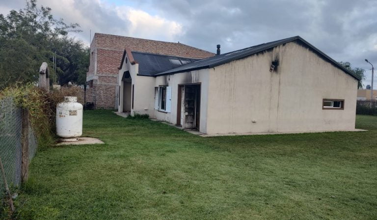 Eduardo Castex: incendio devasta vivienda sin dejar heridos