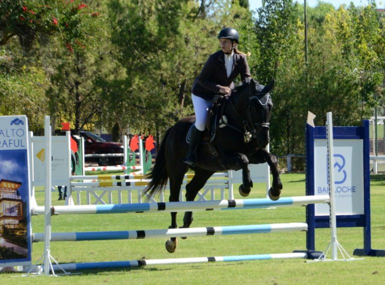 Representantes del club Maraco sobresalen en campeonato de Equitación en Neuquén