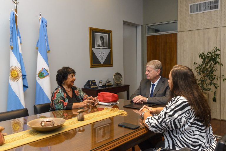 El gobernador Ziliotto se reunió con Dora Barrancos