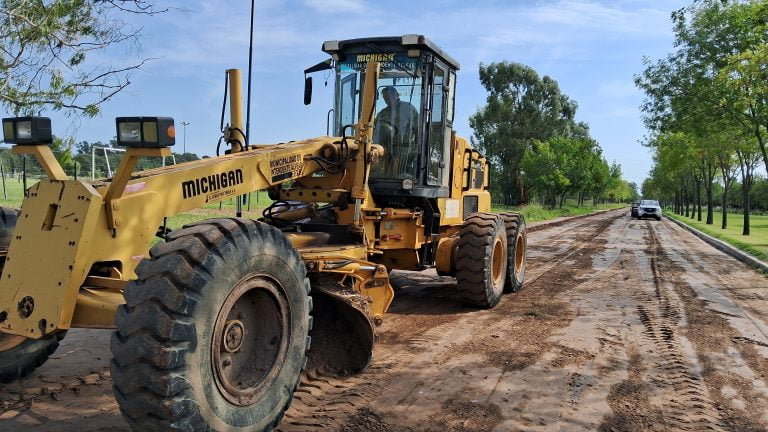 Municipio de Intendente Alvear anuncia mejoras en calles de tierra tras recuperación del parque automotor