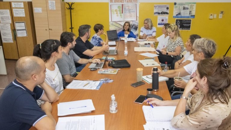 Fortalecen el acompañamiento a escuelas para jóvenes y adultos